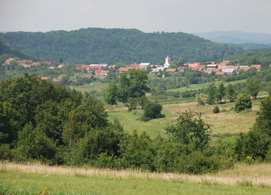Rumunsko - Český Banát - pohled na vesnici Bígr
